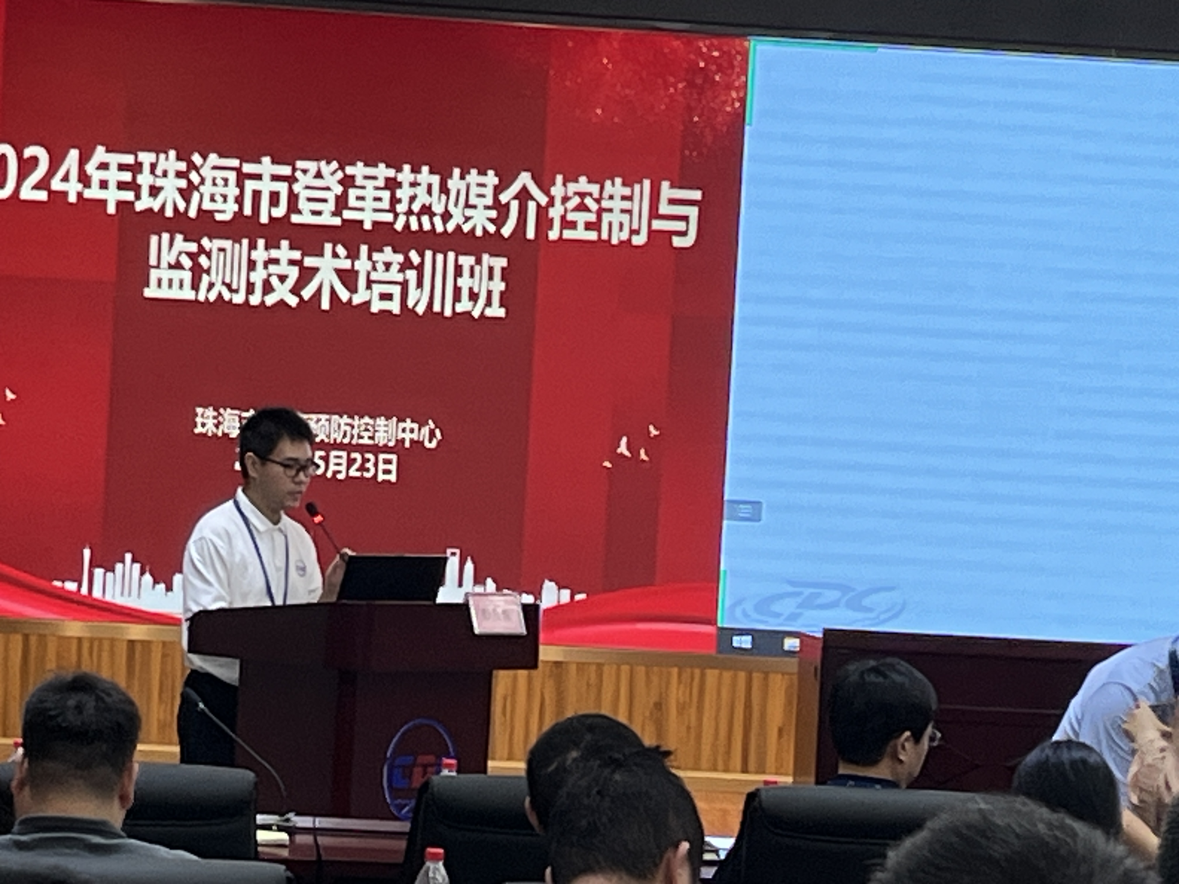 登（dēng）革熱如何控製